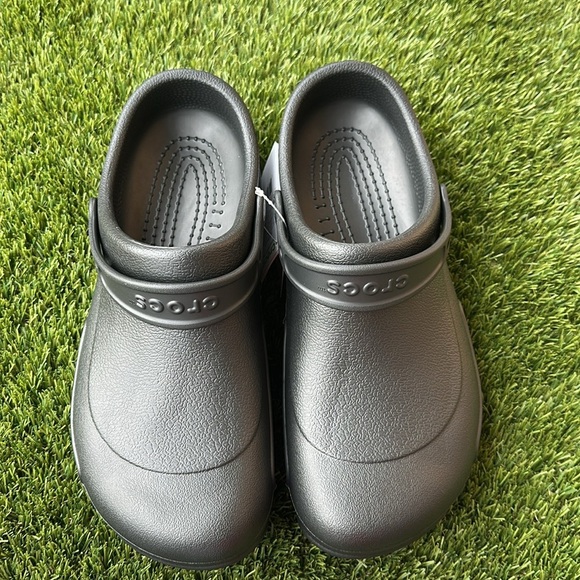 Crocs Adult Bistro Clogs Slip Resistant Work Shoes unisex Mens 13 or Women’s 15 - Picture 1 of 6